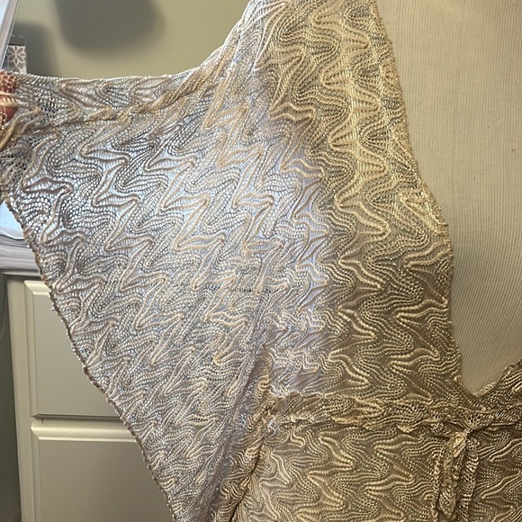 Becca swimsuit cover-up, deep, V-neck, tie at waist, lace fabric, side slits - Picture 3 of 10